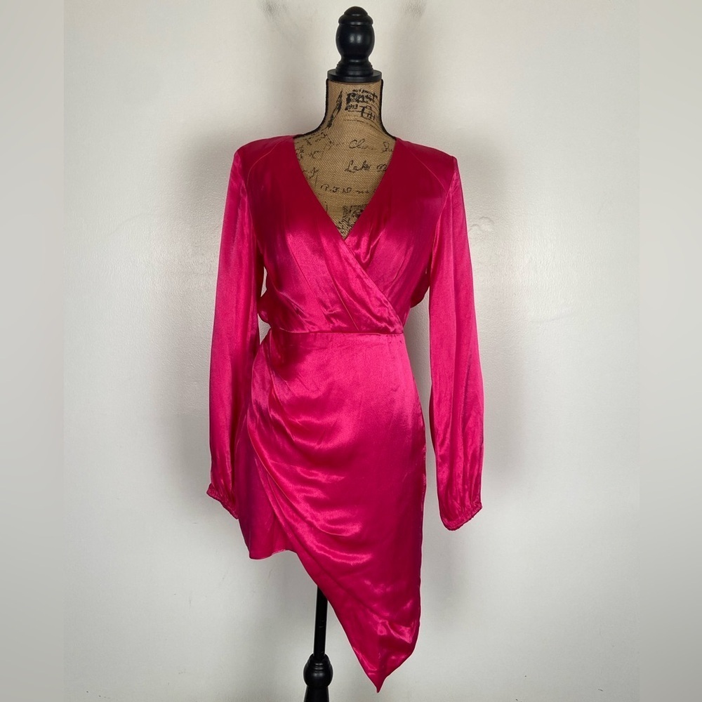 Elliatt Asymmetrical Satin Midi Dress‎ Size S Fuchsia Long Sleeve V-Neck NWT